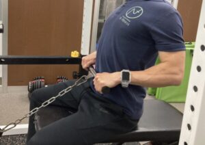 ケーブル　ローイング　トレーニング　背中